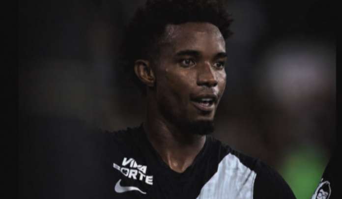 Thiago Mendes, do Vasco, sofre ataques racistas após provocação