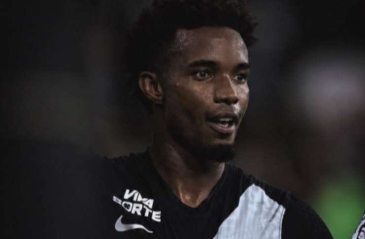 Thiago Mendes, do Vasco, sofre ataques racistas após provocação