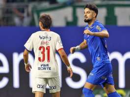 Palmeiras vence o Bahia e cola na liderança do Brasileirão