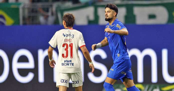 Palmeiras vence o Bahia e cola na liderança do Brasileirão