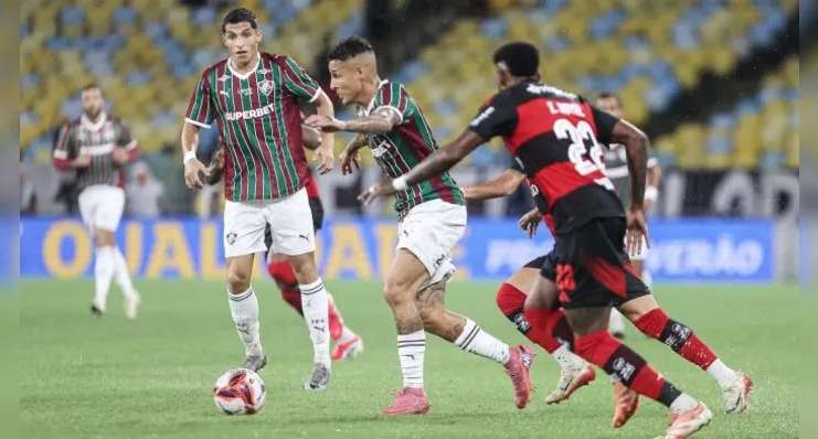 Flamengo e Fluminense duelam pelo Brasileirão às vésperas da Libertadores