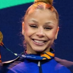 Flávia Saraiva conquista bronze na trave e Brasil fecha Mundial com duas medalhas