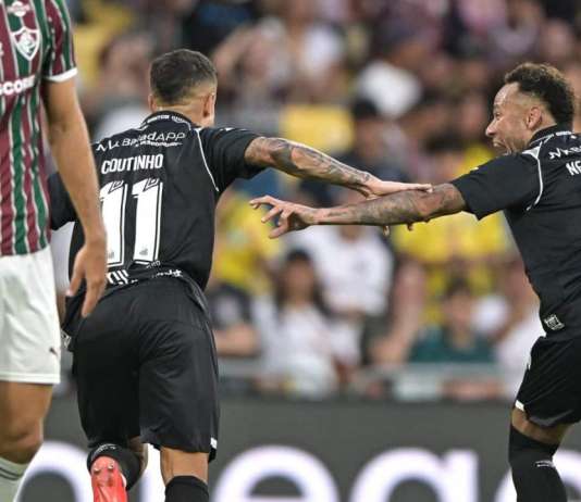 Com protagonismo de Neymar e Coutinho, Santos vira sobre o Fluminense