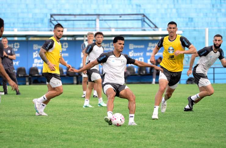 Grêmio treina na Curuzu antes de duelo decisivo com o Remo
