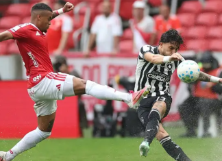 Internacional vence o Botafogo por 3 a 0 e deixa a zona de rebaixamento
