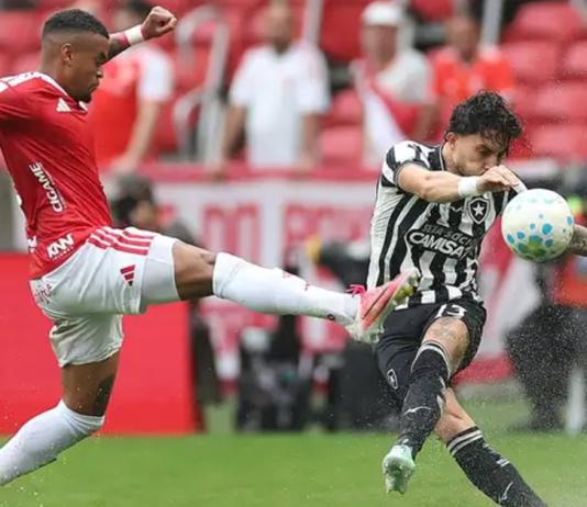 Internacional vence o Botafogo por 3 a 0 e deixa a zona de rebaixamento