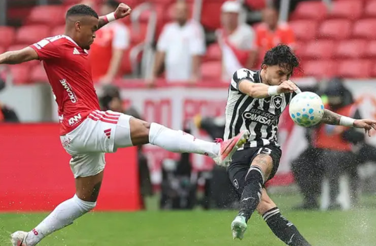 Internacional vence o Botafogo por 3 a 0 e deixa a zona de rebaixamento