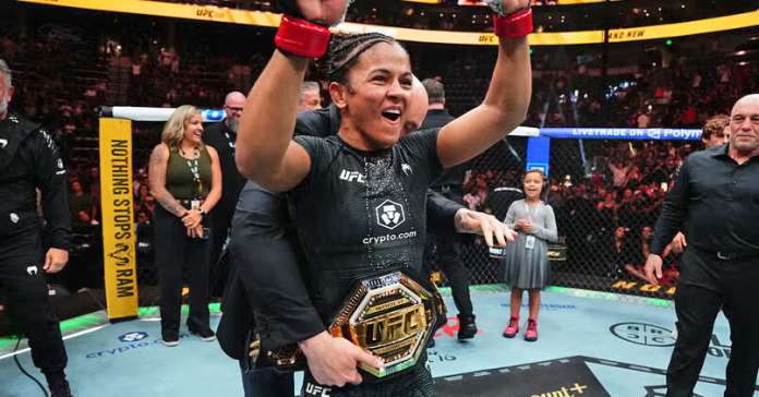 Natália Silva conquista cinturão e faz história no UFC 332