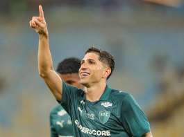 Com hat-trick de Savarino, Fluminense goleia o Coritiba no Rio