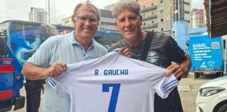 Renato Gaúcho define Grêmio contra o Remo e recebe camisa do Paysandu