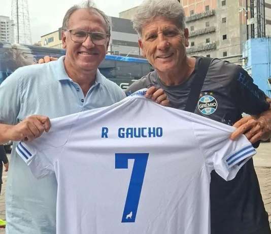 Renato Gaúcho define Grêmio contra o Remo e recebe camisa do Paysandu